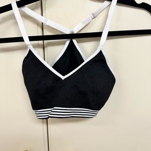 Black and white fabletics sports bra xs
